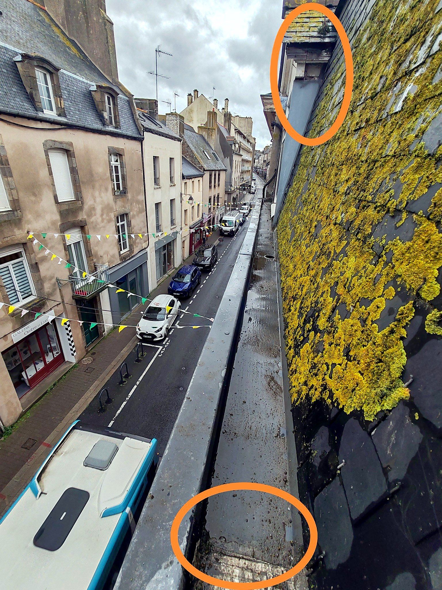 Vue de rue annotée repérant les zones d'intervention sur un immeuble